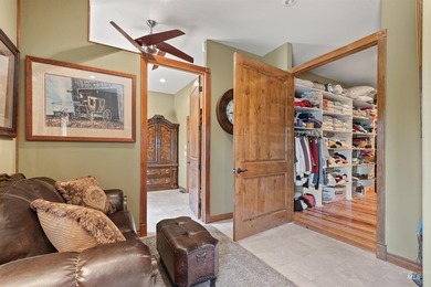 Discover this beautiful mountain retreat with amazing views of - photo 20