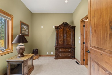 Discover this beautiful mountain retreat with amazing views of - photo 21