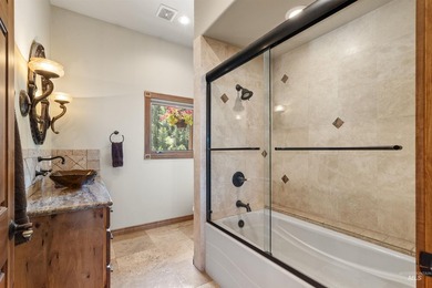 Discover this beautiful mountain retreat with amazing views of - photo 23