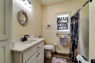 Come see this charming cottage in Hayesville. The home offers