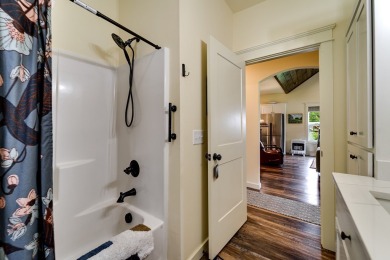 Come see this charming cottage in Hayesville. The home offers