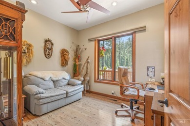 Discover this beautiful mountain retreat with amazing views of - photo 25