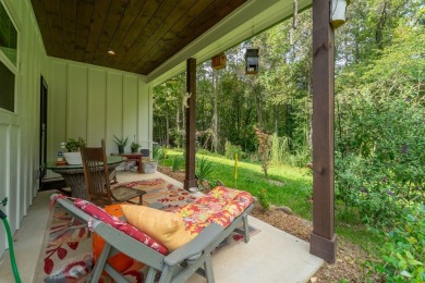 Come see this charming cottage in Hayesville. The home offers