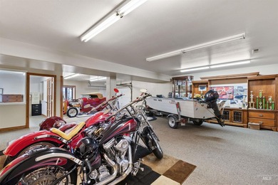 Discover this beautiful mountain retreat with amazing views of - photo 31