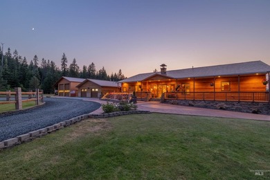 Discover this beautiful mountain retreat with amazing views of - photo 37