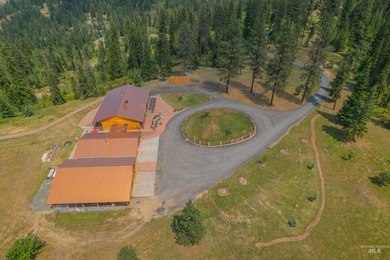 Discover this beautiful mountain retreat with amazing views of - photo 42
