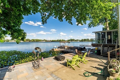 This house is all about the lake and maximizing the lake views - photo 3