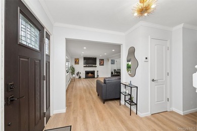 Welcome to Your Dream Home in the Heart of Merrick! Perfectly - photo 4