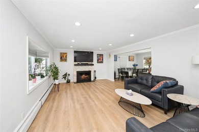 Welcome to Your Dream Home in the Heart of Merrick! Perfectly - photo 5