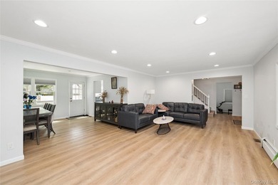 Welcome to Your Dream Home in the Heart of Merrick! Perfectly - photo 6