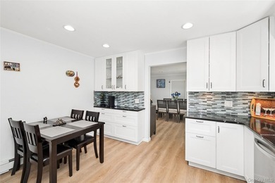 Welcome to Your Dream Home in the Heart of Merrick! Perfectly - photo 8