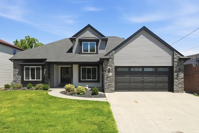 Lakefront Living at Its Finest on Hamilton Lake! Enjoy 60 feet - photo 1