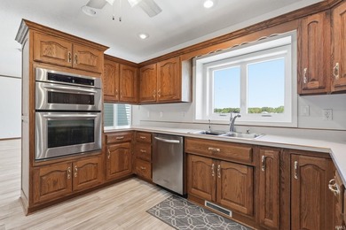Lakefront Living at Its Finest on Hamilton Lake! Enjoy 60 feet - photo 9