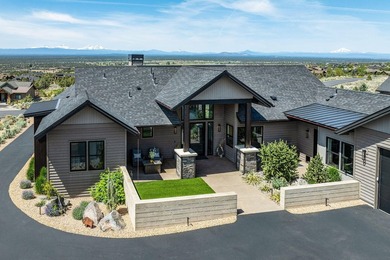 Mountain modern majesty! Experience luxury, class, and the - photo 3