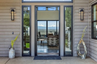 Mountain modern majesty! Experience luxury, class, and the - photo 5