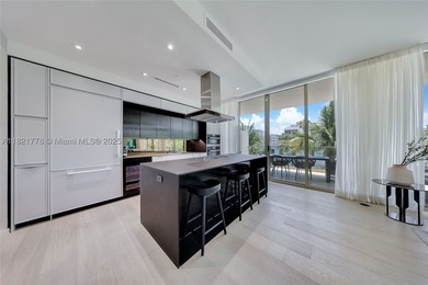 Experience refined luxury at 300 Collins, an exclusive - photo 4