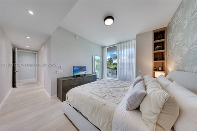 Experience refined luxury at 300 Collins, an exclusive - photo 7