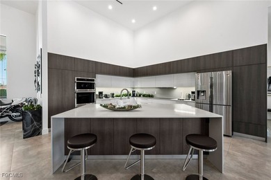 Ultra-Luxury, custom built, DIRECT GULF ACCESS, infinity edge - photo 2