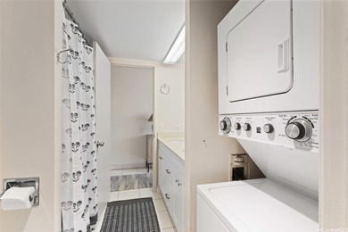 Live in the heart of Waikiki with golf course views and all the - photo 12