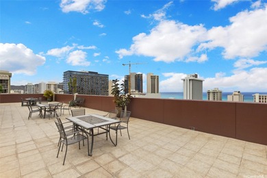 Live in the heart of Waikiki with golf course views and all the - photo 17