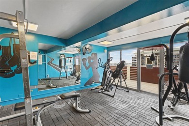 Live in the heart of Waikiki with golf course views and all the - photo 18