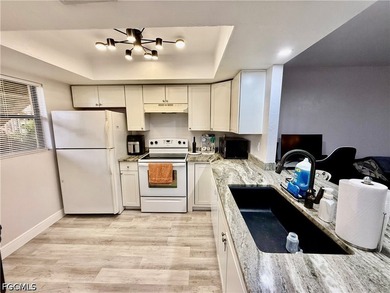 Affordable 2 bedroom 2 bath GROUND FLOOR CORNER UNIT in Golfside - photo 3