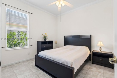 Welcome to paradise! This is an exceptional 3-bedroom, 2-bath - photo 23