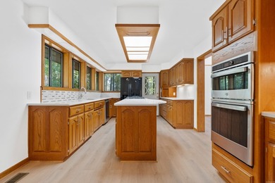 No crowded lot lines with this beautifully maintained 3-bedroom - photo 15