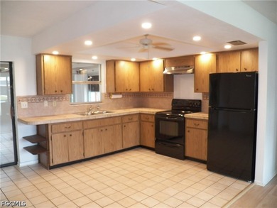 Excellent opportunity to buy and live in a POOL home with a - photo 9