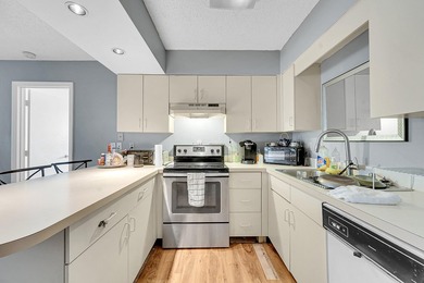 Handyman Special - Bring Your Tool Belt! This 3-bedroom, 2-bath - photo 8
