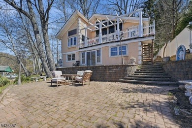 Spacious 4-bedroom, 3-bath waterfront home located on Crescent - photo 1
