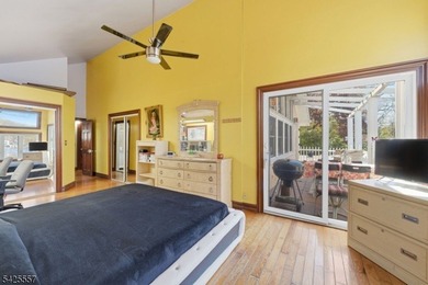 Spacious 4-bedroom, 3-bath waterfront home located on Crescent - photo 5