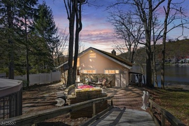 Spacious 4-bedroom, 3-bath waterfront home located on Crescent - photo 8