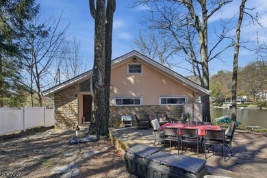 Spacious 4-bedroom, 3-bath waterfront home located on Crescent - photo 9
