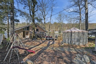 Spacious 4-bedroom, 3-bath waterfront home located on Crescent - photo 10