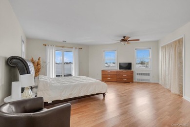 Get the Miami experience in New York! Very Rare Waterfront - photo 14