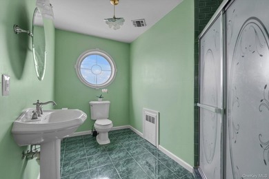 Get the Miami experience in New York! Very Rare Waterfront - photo 16