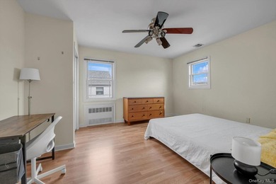 Get the Miami experience in New York! Very Rare Waterfront - photo 20