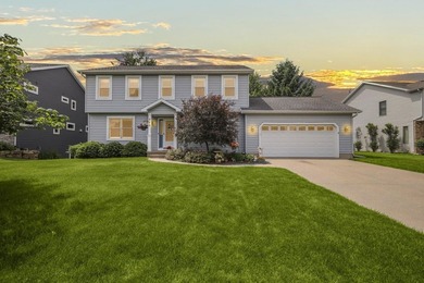 Spacious and thoughtfully designed 2-story home offering a - photo 3