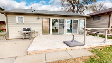 Enjoy lake life in this charming 2-bedroom, 1-bath cabin - photo 4