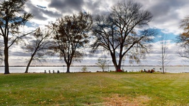Enjoy lake life in this charming 2-bedroom, 1-bath cabin - photo 3