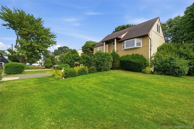 Bring Your Vision To This Custom 4 Bedroom Cape. Nestled on a - photo 2
