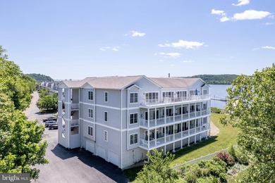 There's no place like home at Tomes Landing. This top-floor - photo 2