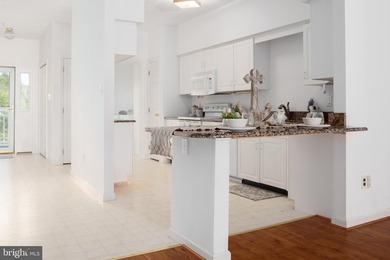 There's no place like home at Tomes Landing. This top-floor - photo 6