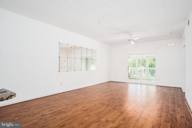 There's no place like home at Tomes Landing. This top-floor - photo 7