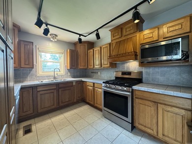 Beautifully updated 3-bedroom, 2.5 bath home in the desirable - photo 9