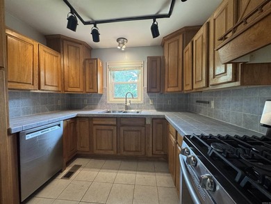 Beautifully updated 3-bedroom, 2.5 bath home in the desirable - photo 10