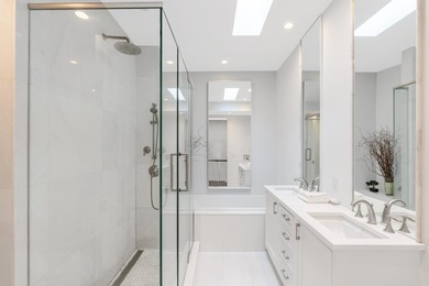 Welcome to 735 Bloomfield Street, a rarely available 20ft wide - photo 26