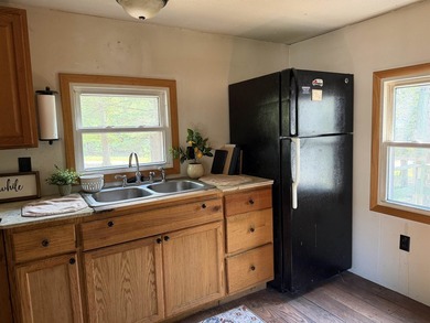 This is your chance to own an affordable home close to Castle - photo 4
