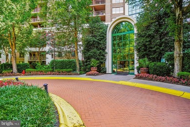 This well-maintained 1-bedroom condo offers hardwood floors, a - photo 31